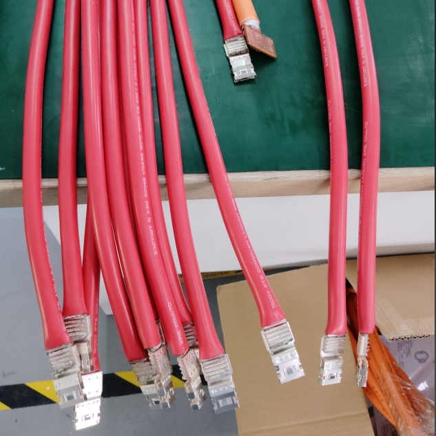 Máquina de soldadura ultrasónica de metales para terminales de mazos de cables de 90 mm² (modelo 2010G)